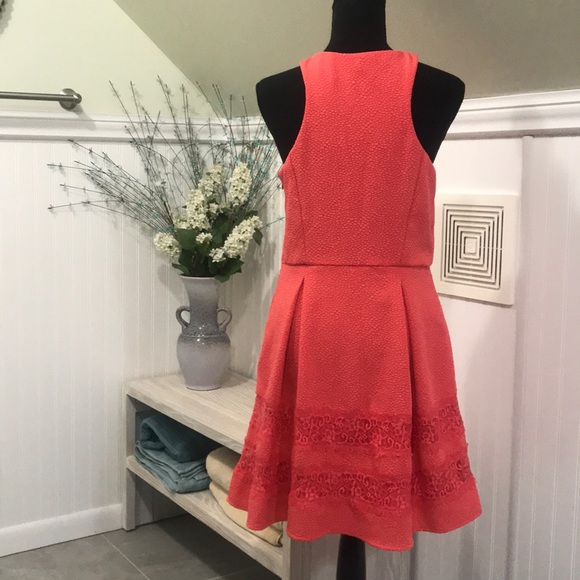 Express Dress with Pockets!! - Picture 2 of 8